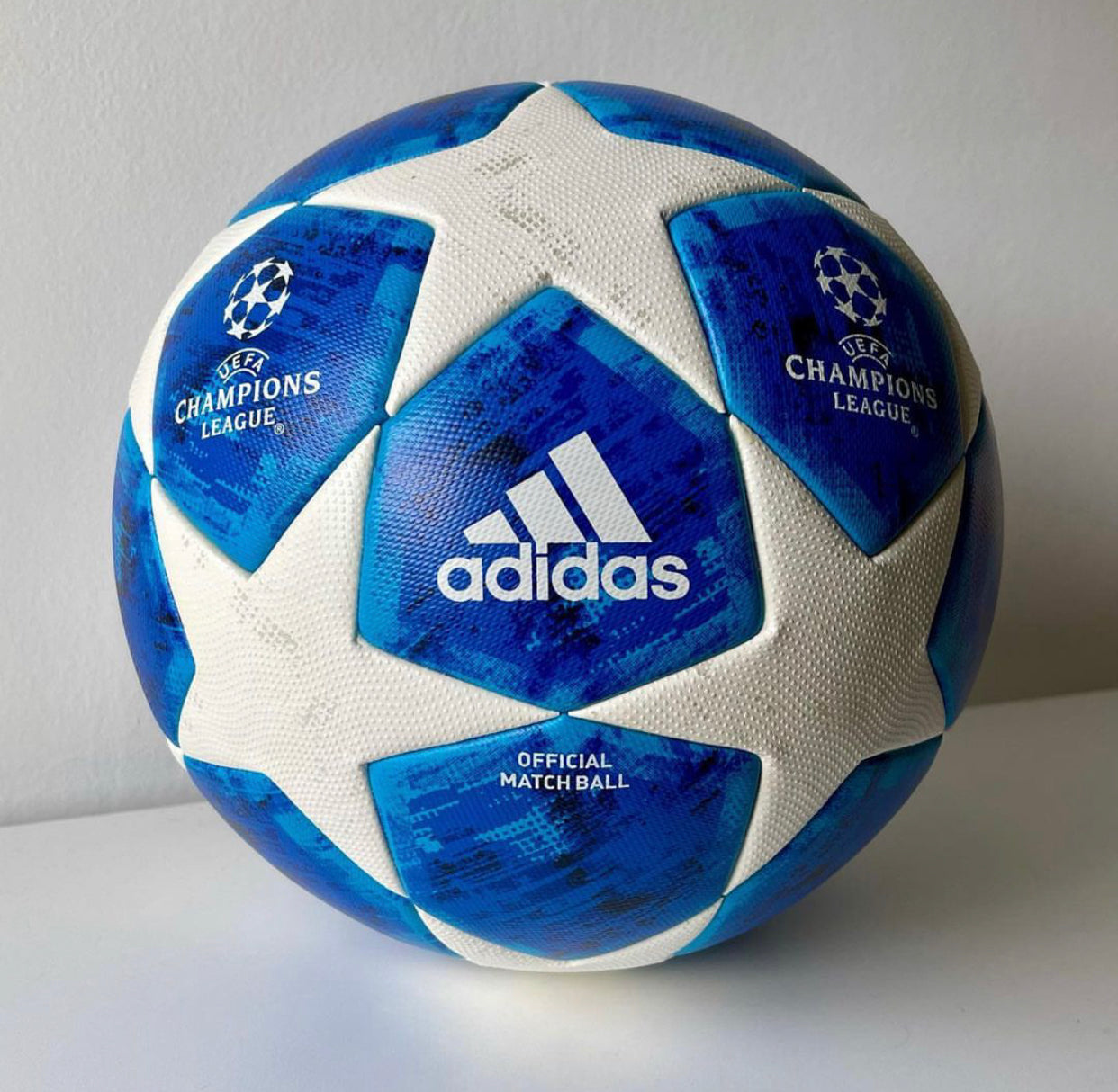 Ballon de football de la Ligue des champions taille 5 18-19