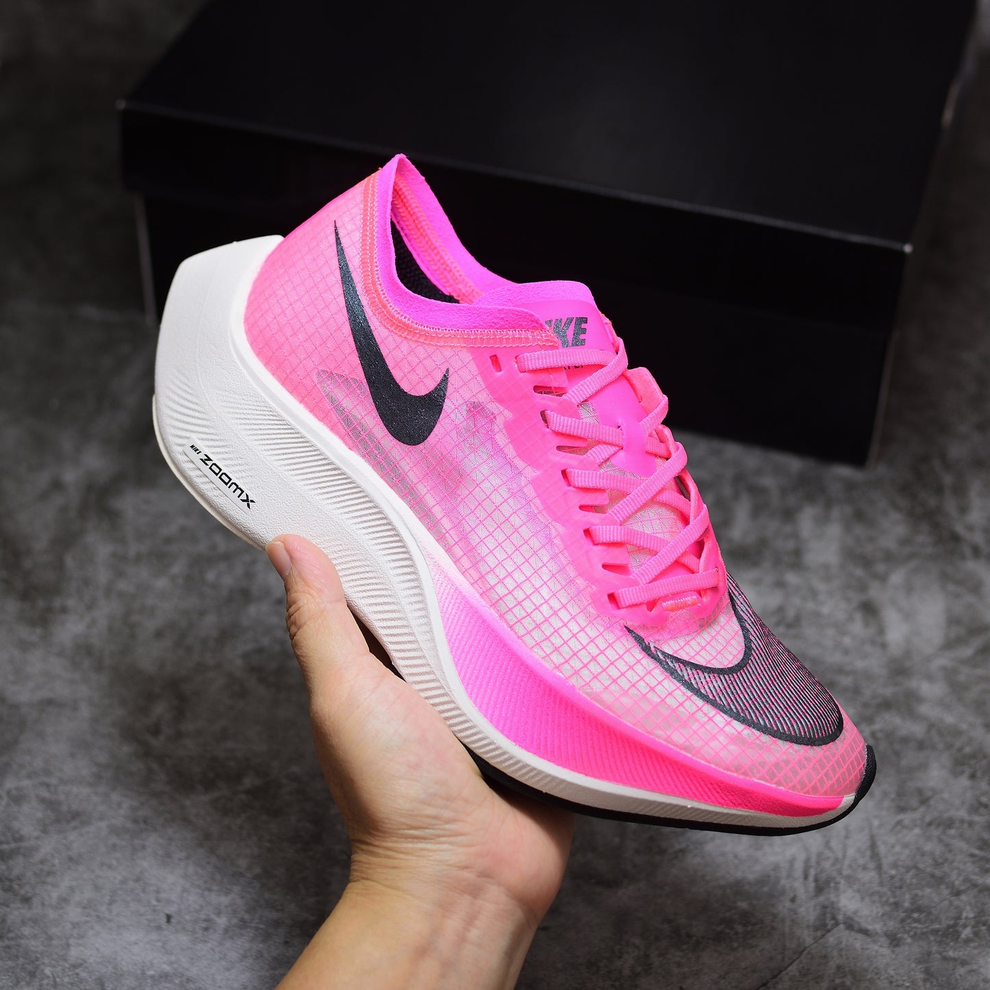 Hot Pink Swoosh Air ZoomX Marathon respirant - Coureurs en mousse (rebond à ressort)